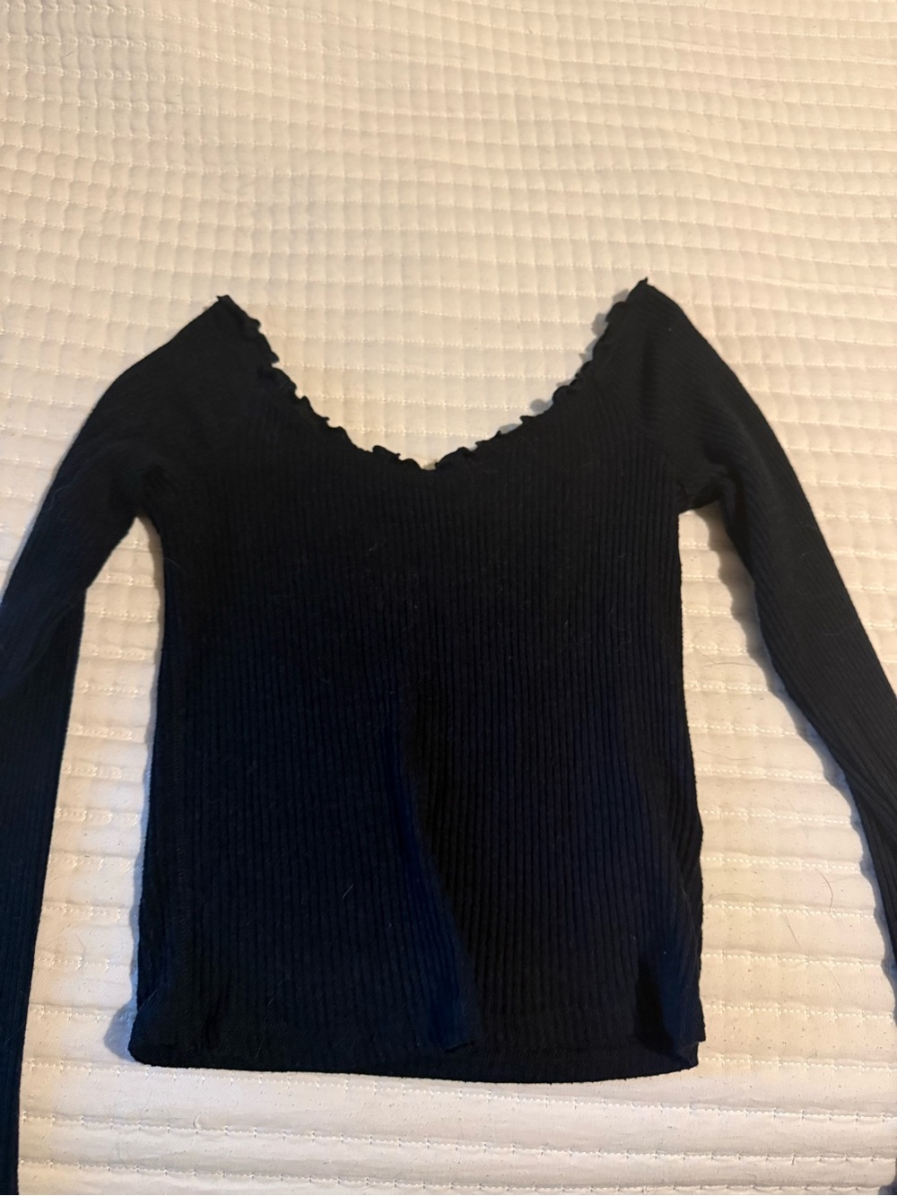 Black Ribbed Off-Shoulder Crop Top - Picture 2 of 4